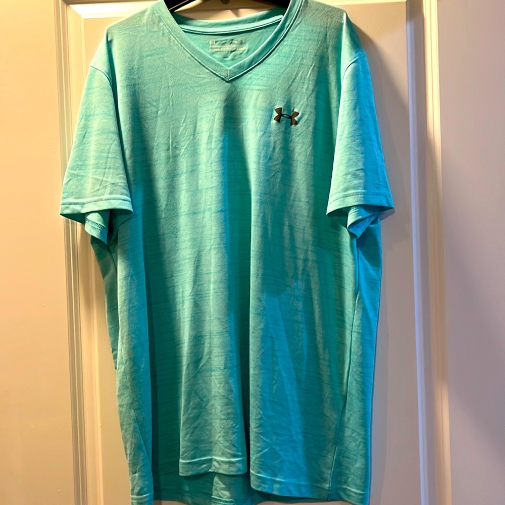 Men’s Under Armour V neck short sleeve shirt